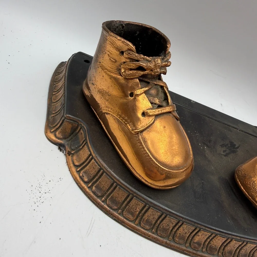 Vintage Bronzed Baby Shoes Keepsake Display Stand Set Copper Tone 6098 Decor